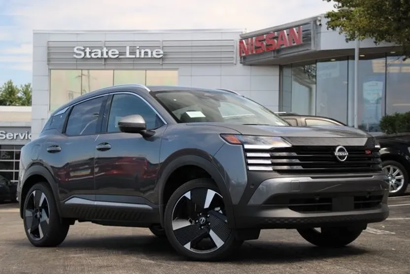 2025 Nissan Kicks SR photo 1