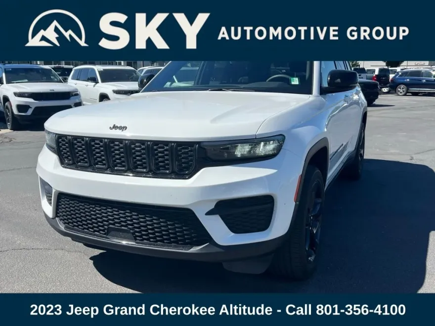 2023 Jeep Grand Cherokee Laredo photo 1