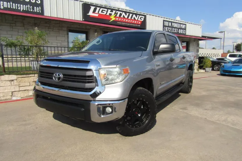 2014 Toyota Tundra CrewMax SR5 photo 1