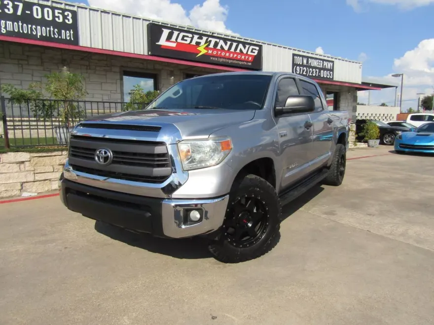 2014 Toyota Tundra CrewMax SR5 photo 1