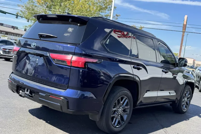 2023 Toyota Sequoia Platinum photo 1