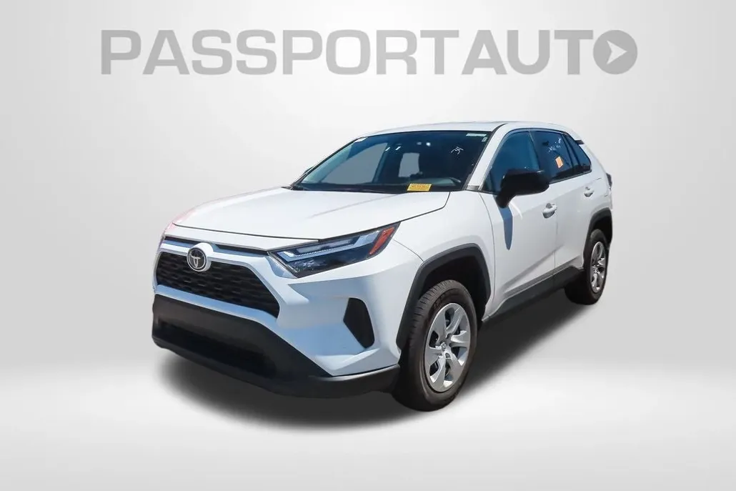 2024 Toyota RAV4 LE photo 1