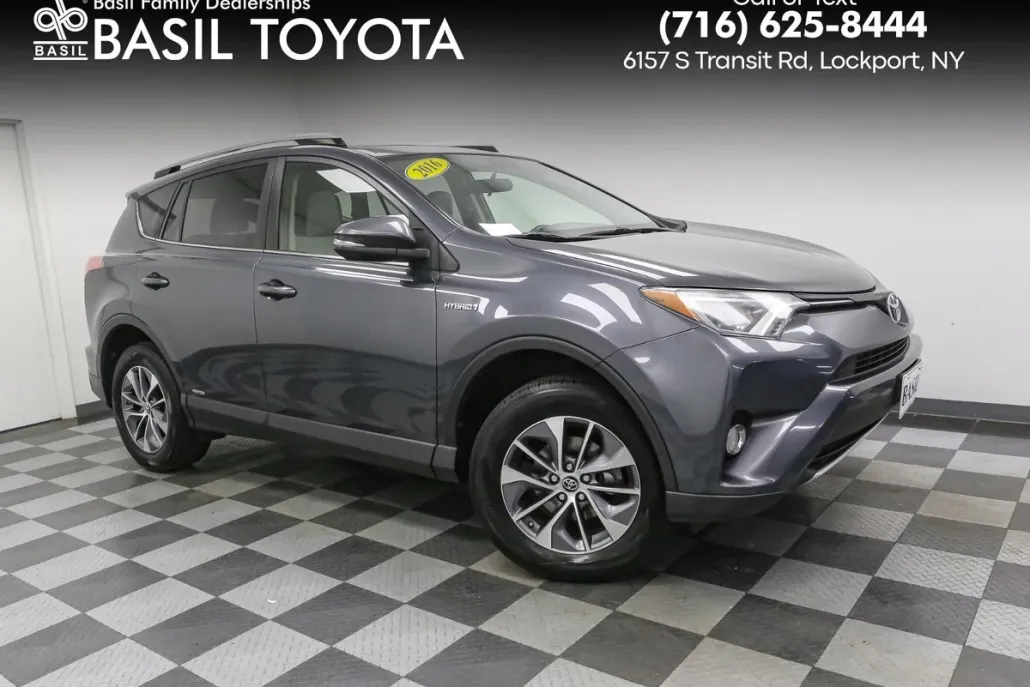 2016 Toyota RAV4 Hybrid XLE photo 1