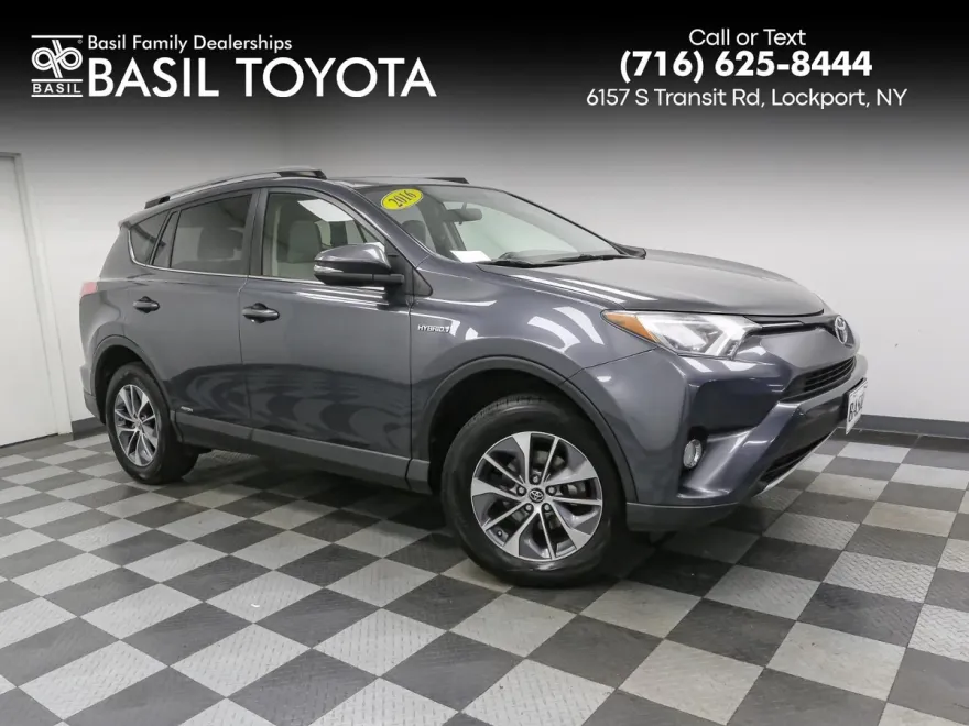 2016 Toyota RAV4 Hybrid XLE photo 1