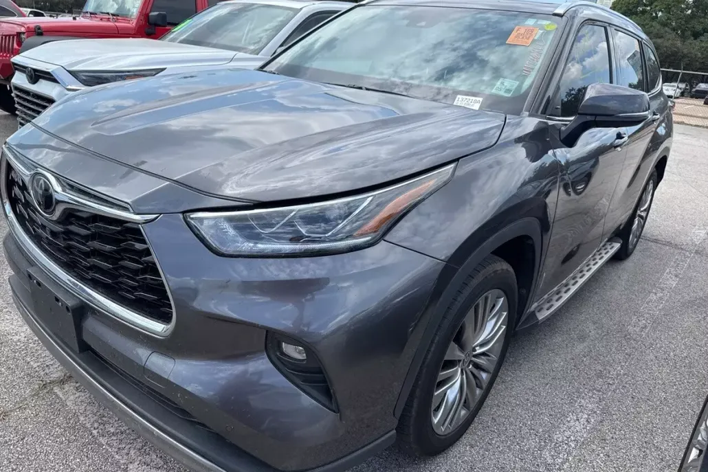 2022 Toyota Highlander Platinum photo 1