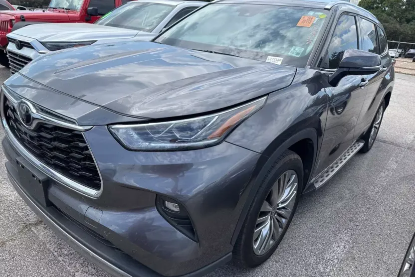 2022 Toyota Highlander Platinum photo 1