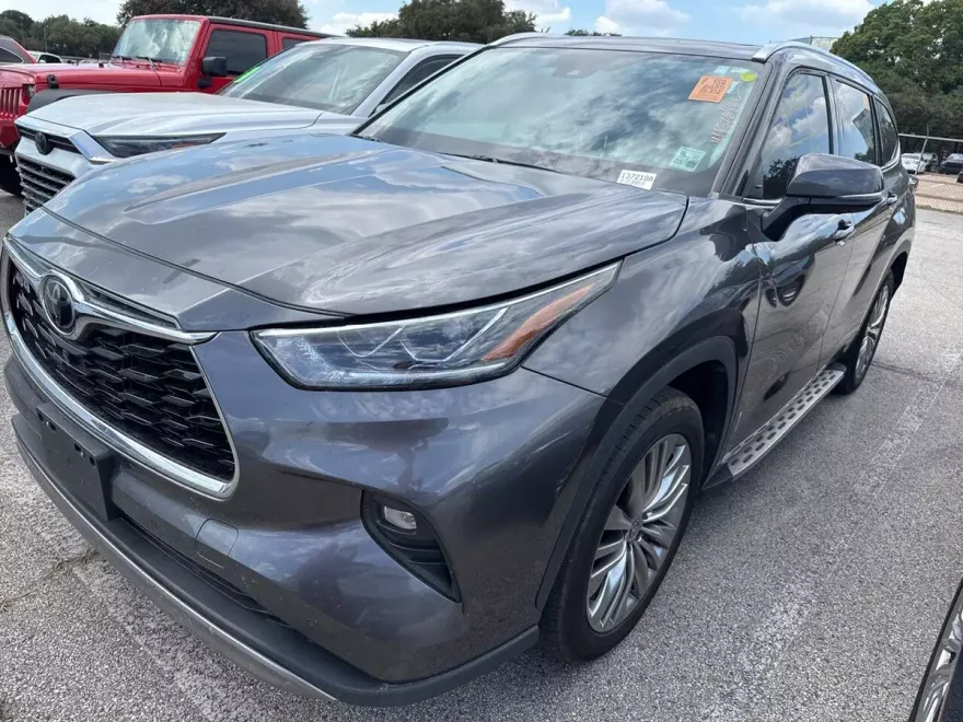 2022 Toyota Highlander Platinum photo 1