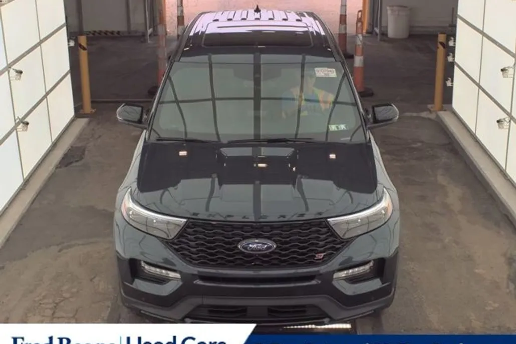 2022 Ford Explorer ST photo 1