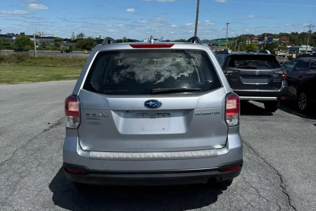 2018 Subaru Forester 2.5i photo 1