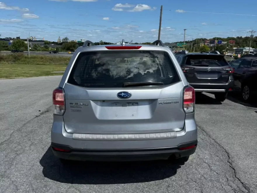 2018 Subaru Forester 2.5i photo 1