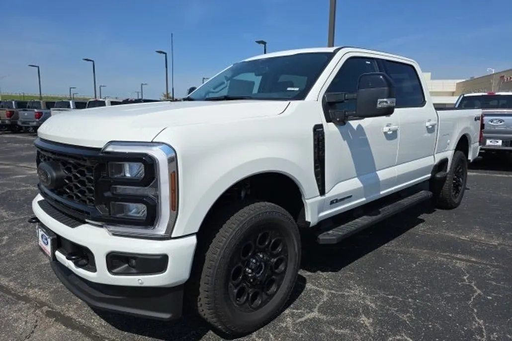 2025 Ford F-250 Lariat photo 1