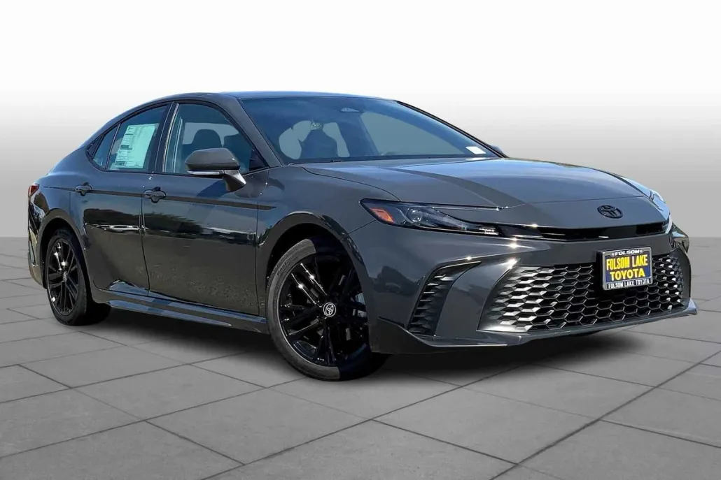 2025 Toyota Camry SE photo 1