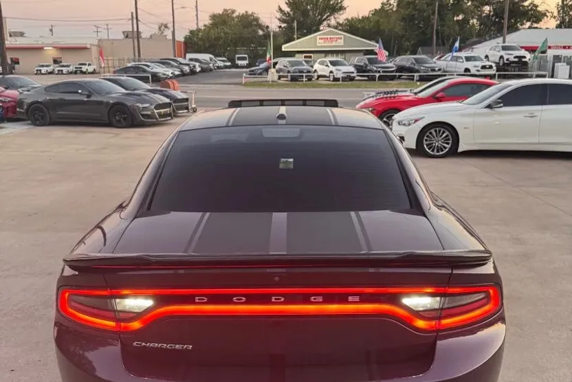 2020 Dodge Charger SXT photo 1