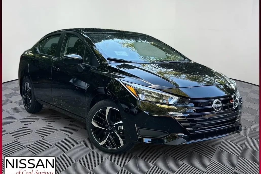 2025 Nissan Versa 1.6 SR photo 1