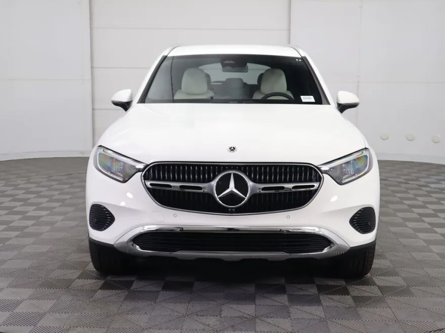 2025 Mercedes Benz GLC 300 photo 1