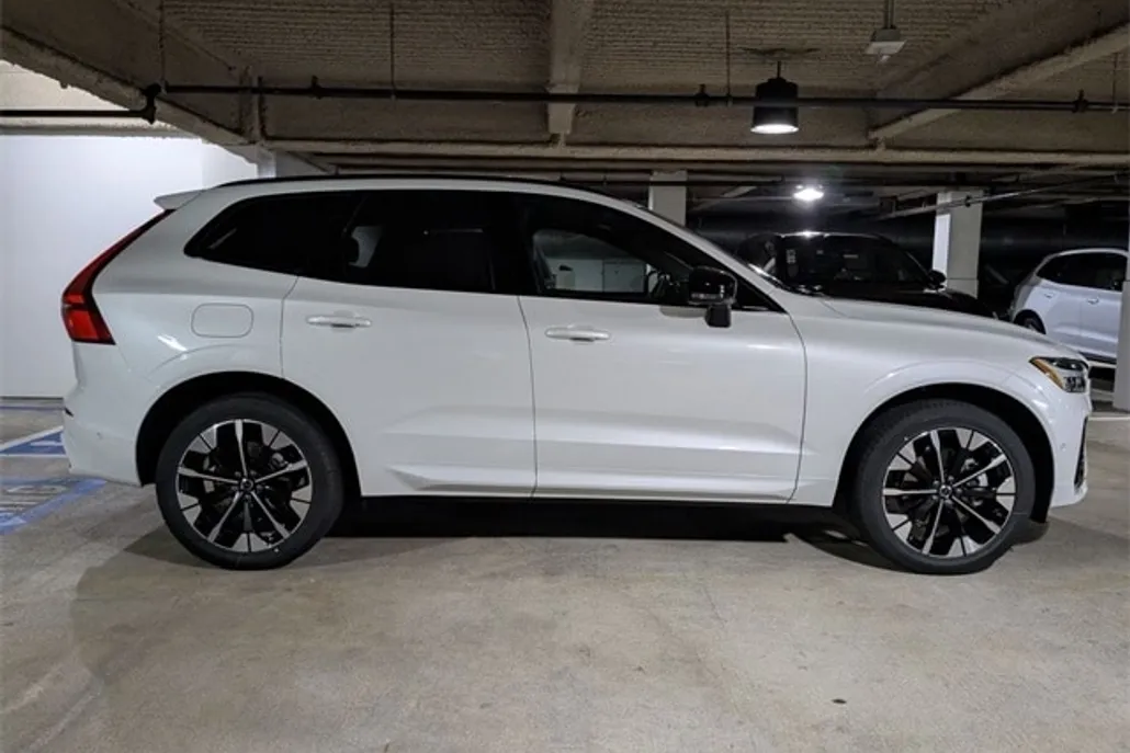 2026 Volvo XC60 B5 Plus photo 1