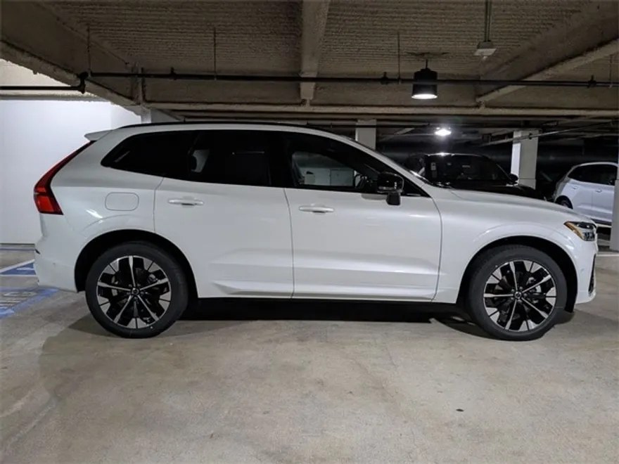 2026 Volvo XC60 B5 Plus photo 1