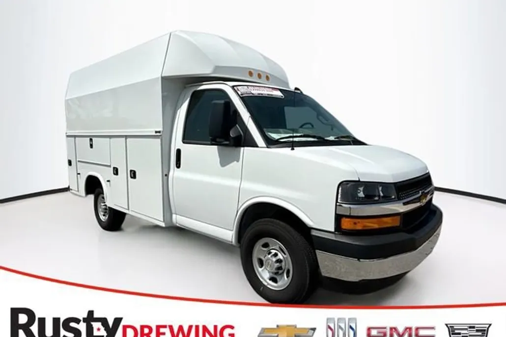 2024 Chevrolet Express Cutaway 3500 photo 1