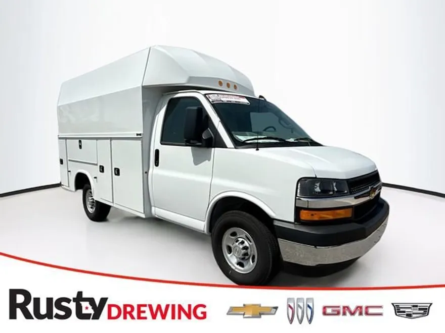 2024 Chevrolet Express Cutaway 3500 photo 1