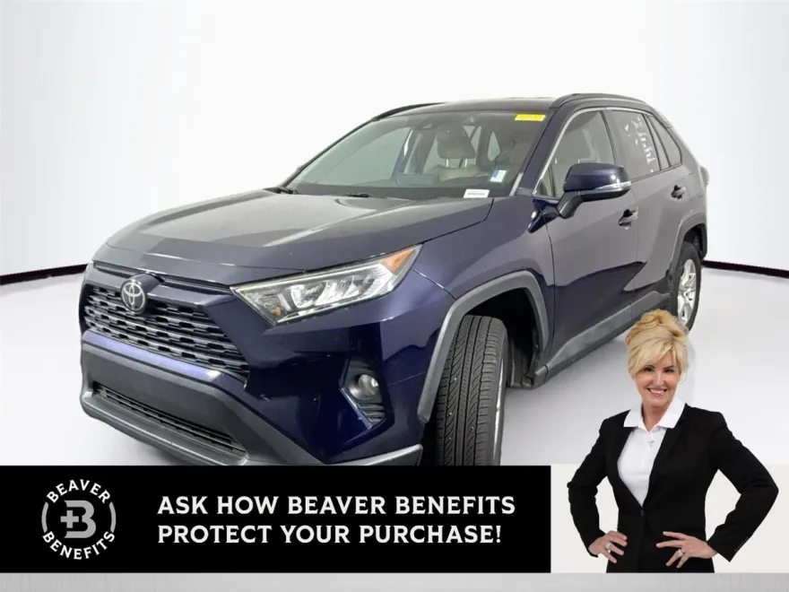 2020 Toyota RAV4 XLE photo 1