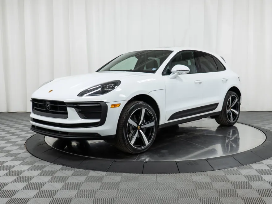 2025 Porsche Macan T photo 1