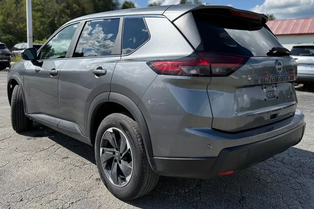 2024 Nissan Rogue SV photo 1