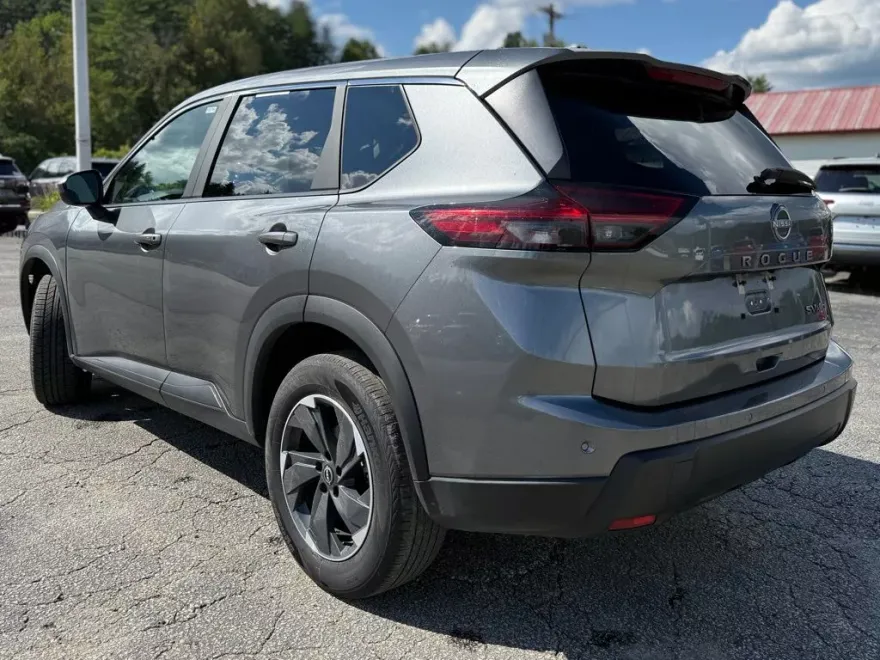 2024 Nissan Rogue SV photo 1