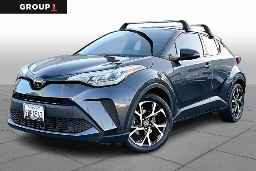 2022 Toyota C-HR XLE photo 1