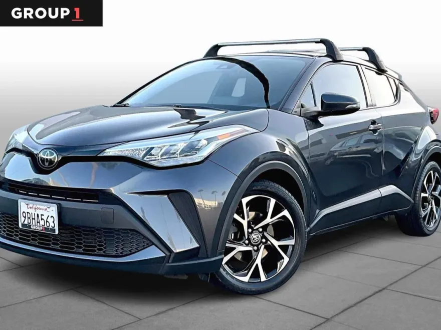 2022 Toyota C-HR XLE photo 1