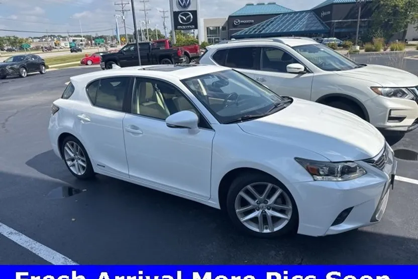 2014 Lexus CT 200h photo 1