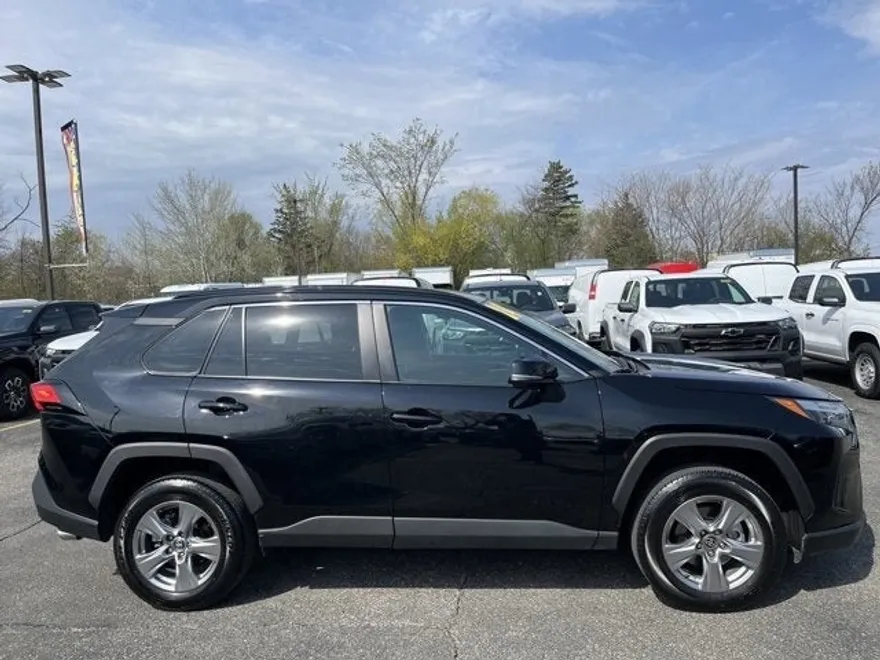 2024 Toyota RAV4 LE photo 1