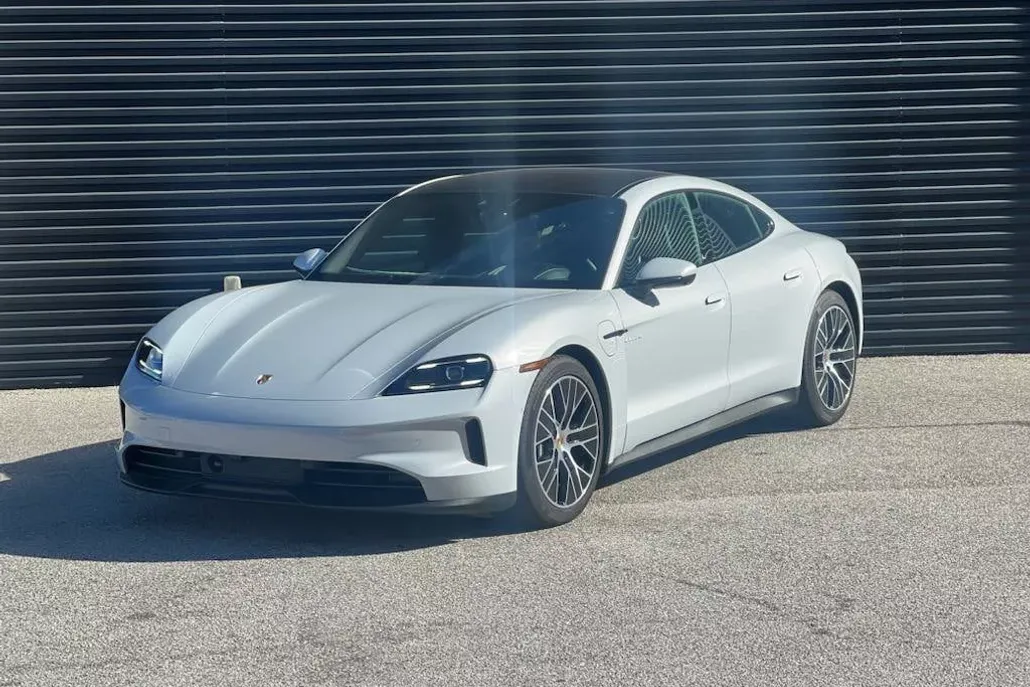 2025 Porsche Taycan Base photo 1