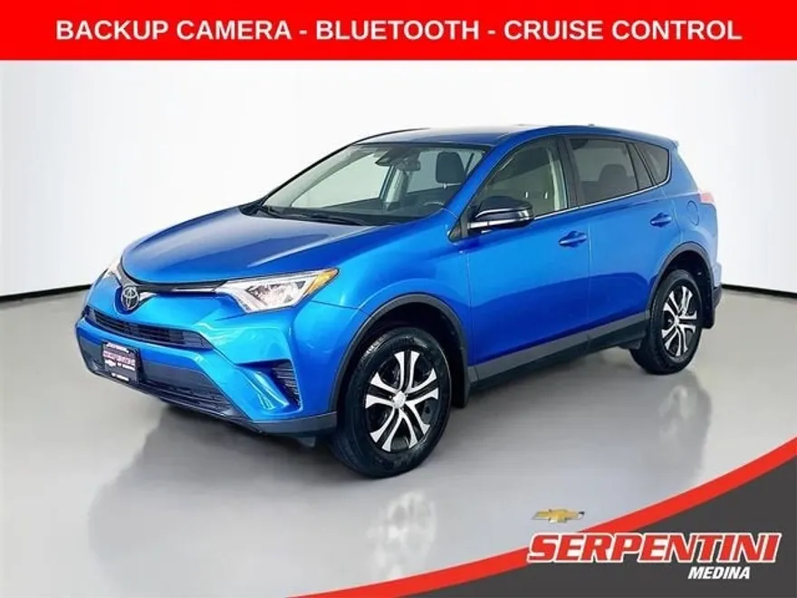2018 Toyota RAV4 LE photo 1