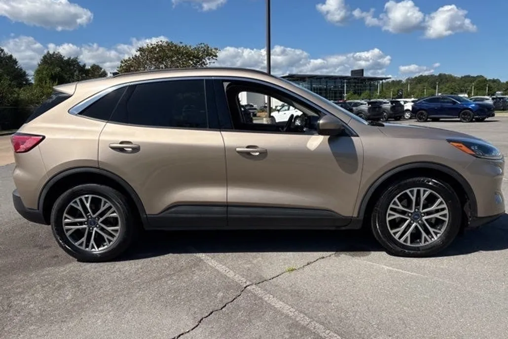 2020 Ford Escape SEL photo 1