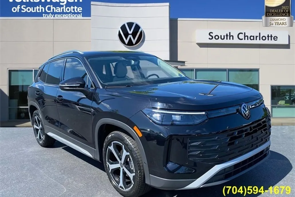 2025 Volkswagen Tiguan SE photo 1