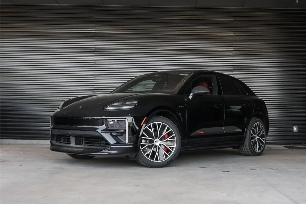 2025 Porsche Macan Electric Turbo photo 1