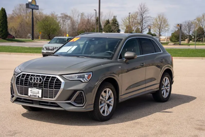 2024 Audi Q3 45 TFSI S line Premium photo 1