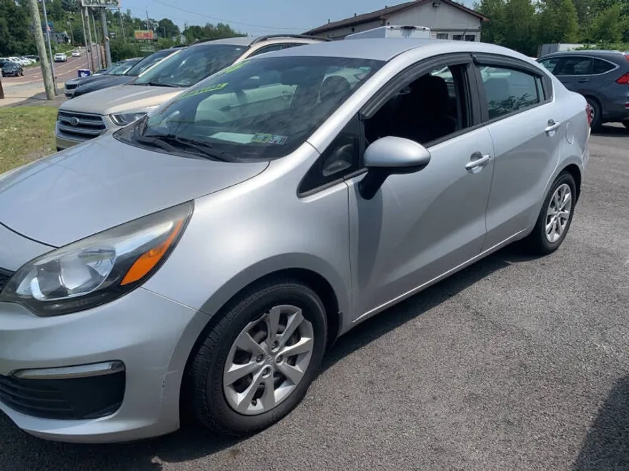 2016 Kia Rio LX photo 1