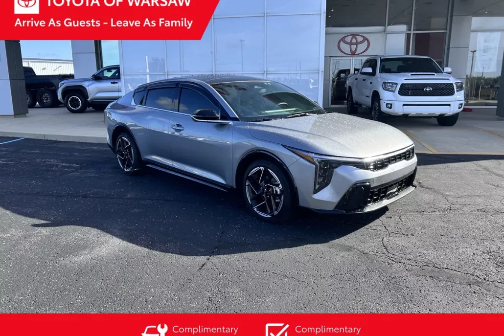 2025 Kia K4 GT-Line photo 1