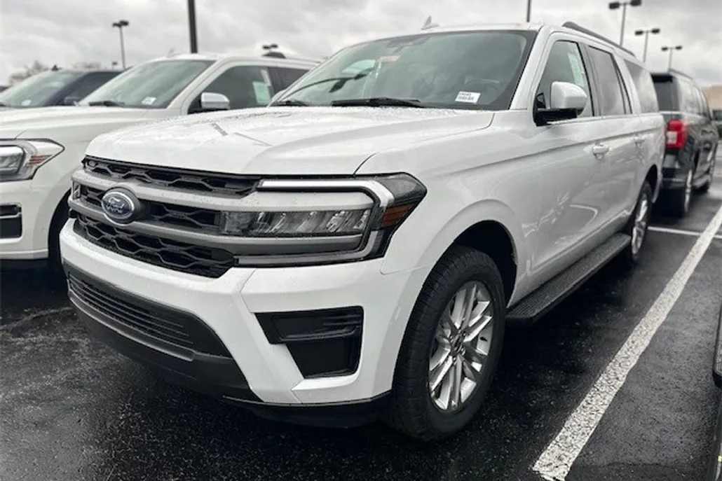2024 Ford Expedition MAX Platinum photo 1