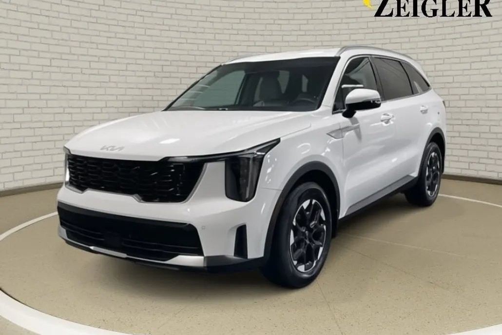 2025 Kia Sorento S photo 1