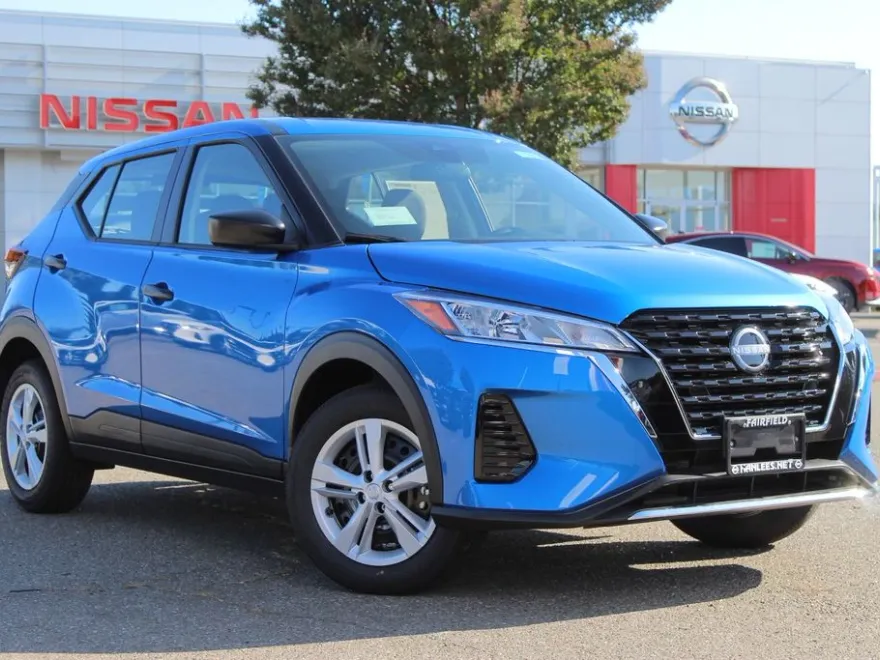 2025 Nissan Kicks Play S photo 1