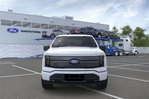 2025 Ford F-150 XLT photo 2