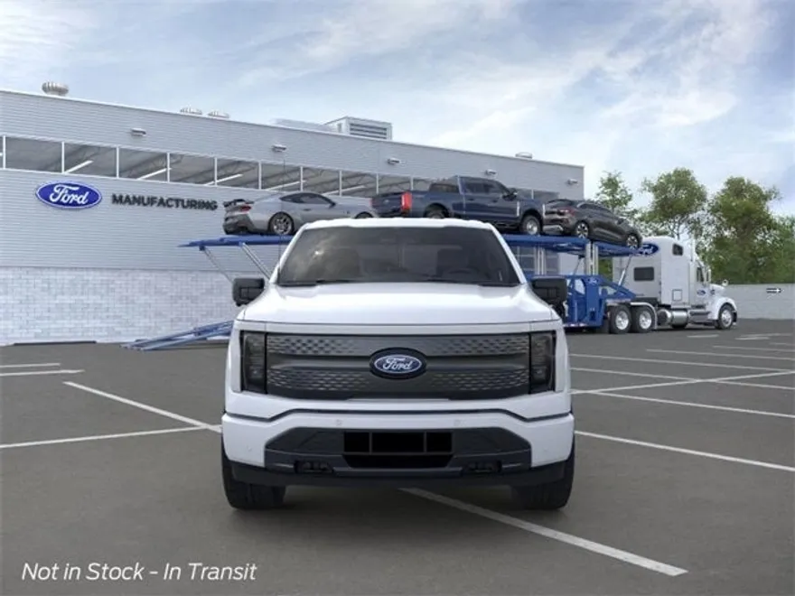 2025 Ford F-150 XLT photo 2