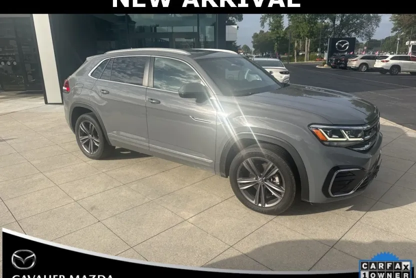 2022 Volkswagen Atlas Cross Sport V6 SEL R-Line photo 1