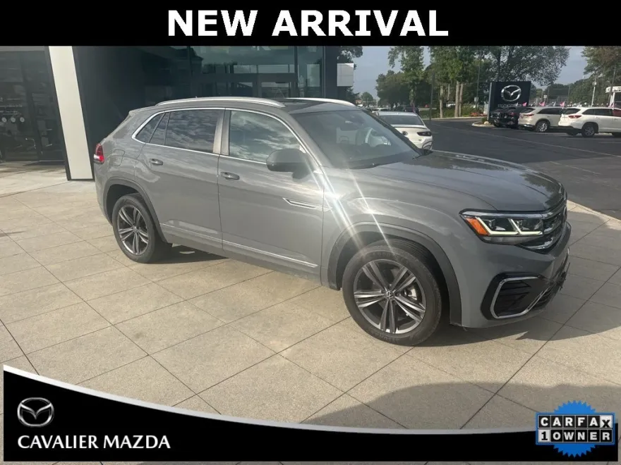 2022 Volkswagen Atlas Cross Sport V6 SEL R-Line photo 1