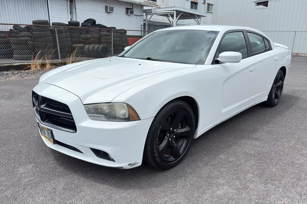 2013 Dodge Charger SXT photo 1