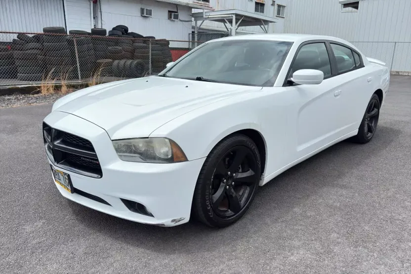 2013 Dodge Charger SXT photo 1