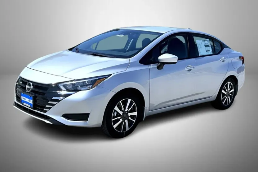 2025 Nissan Versa 1.6 SV photo 1
