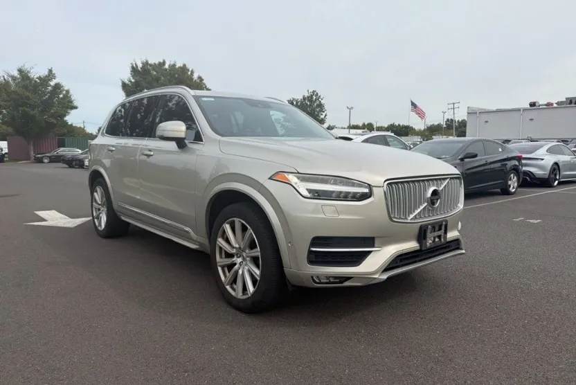 2016 Volvo XC90 T6 Inscription photo 1